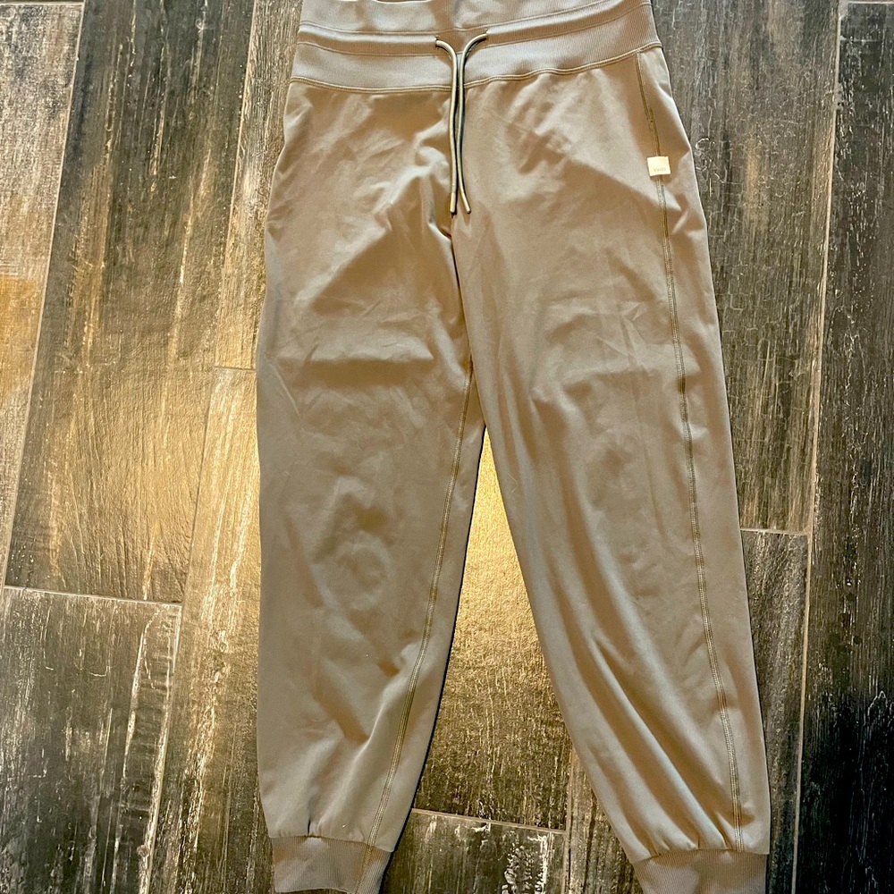 Vuori Olive Green (Oregano) Daily Jogger
